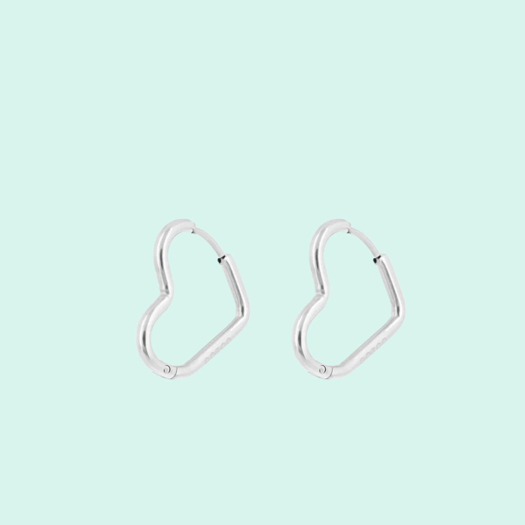 SE-3044 - Silver earrings with heart shape